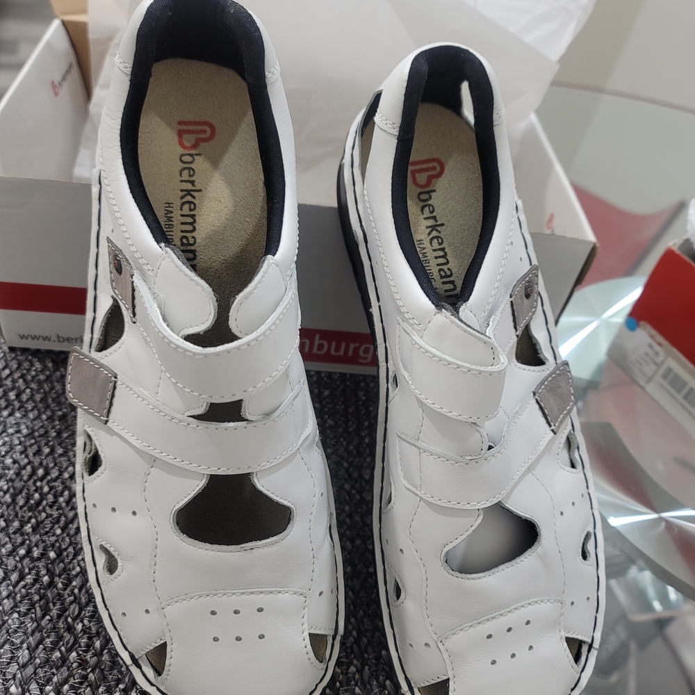 Women's White Flats
